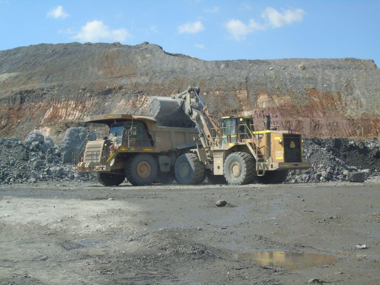 Aggregates stockpile and plant